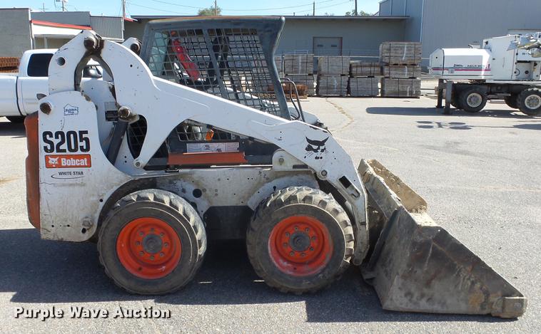 image for item DE7299 2009 Bobcat S205 skid steer