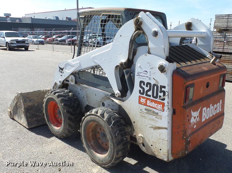 image for item DE7299 2009 Bobcat S205 skid steer