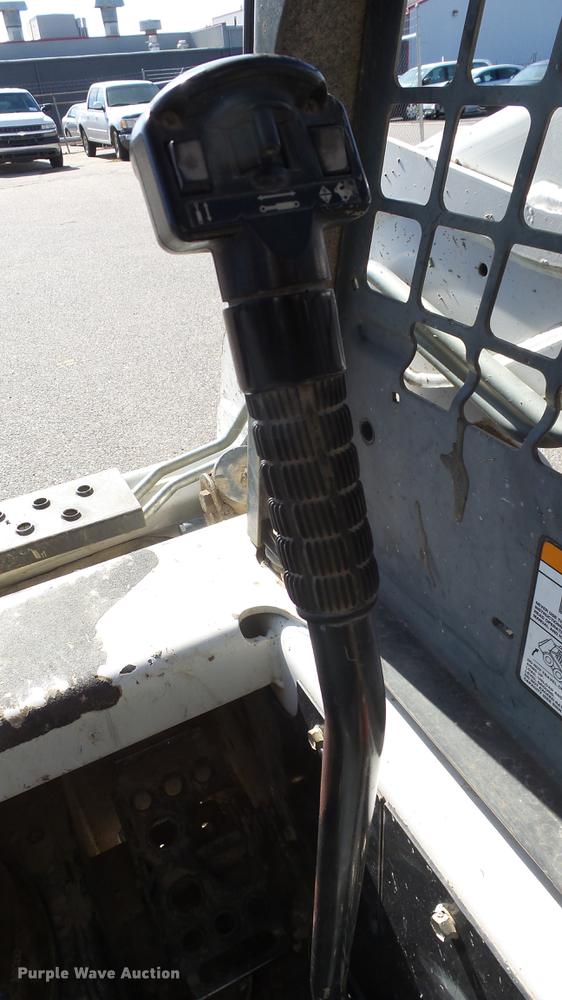 image for item DE7299 2009 Bobcat S205 skid steer