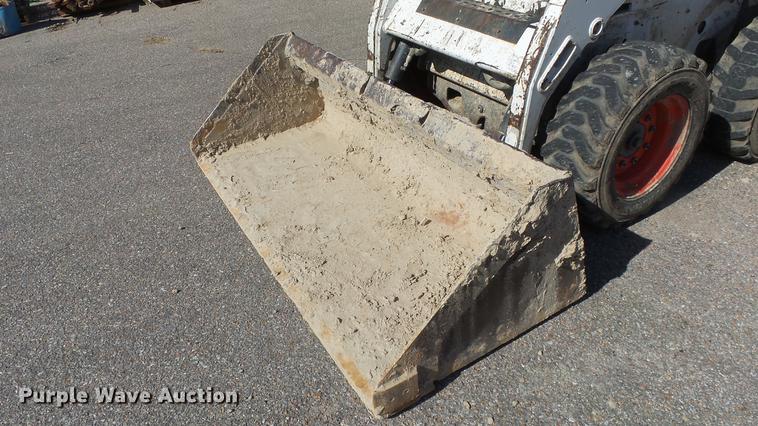 image for item DE7299 2009 Bobcat S205 skid steer