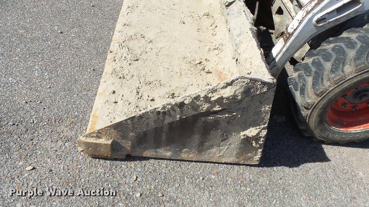 image for item DE7299 2009 Bobcat S205 skid steer