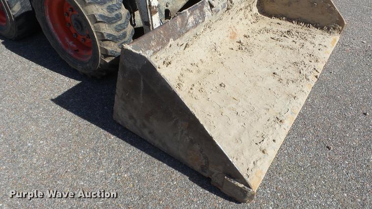 image for item DE7299 2009 Bobcat S205 skid steer