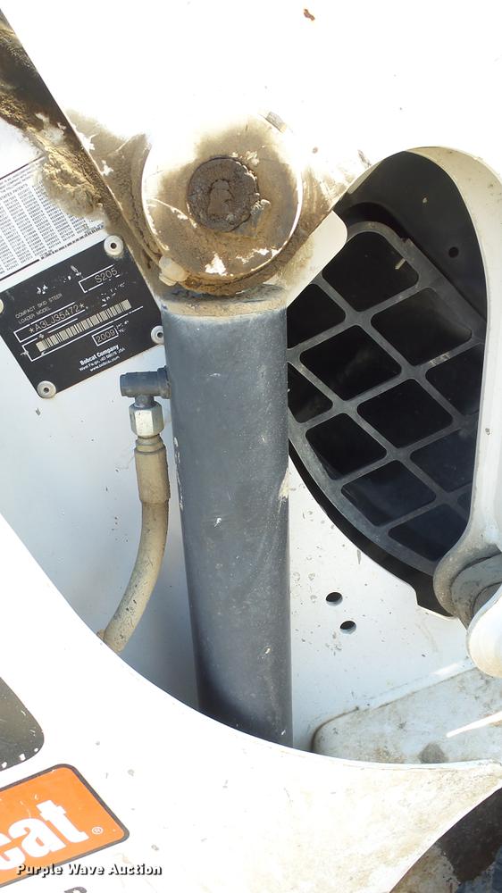 image for item DE7299 2009 Bobcat S205 skid steer