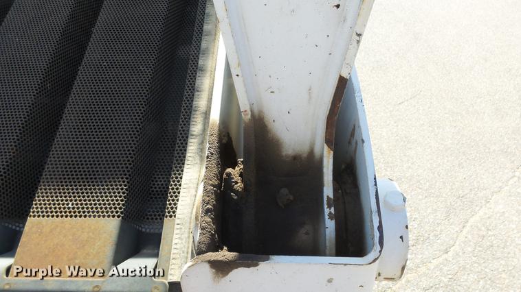 image for item DE7299 2009 Bobcat S205 skid steer