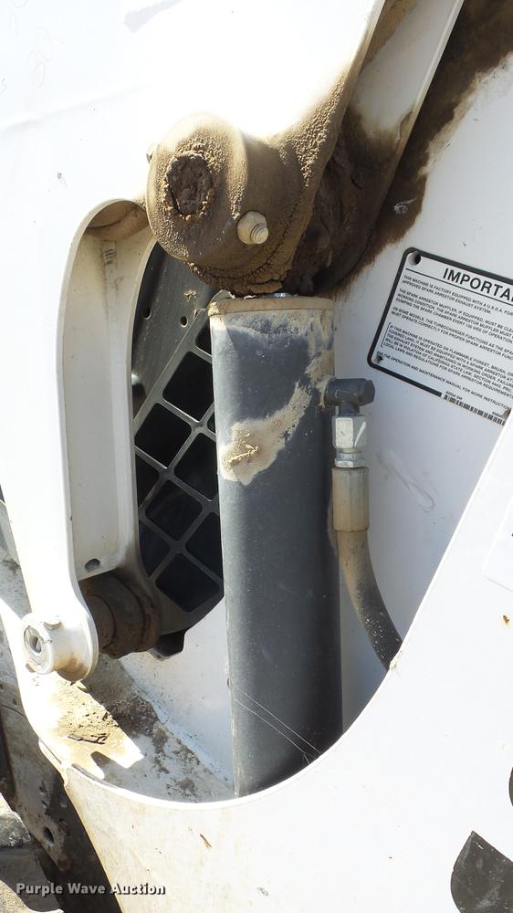 image for item DE7299 2009 Bobcat S205 skid steer