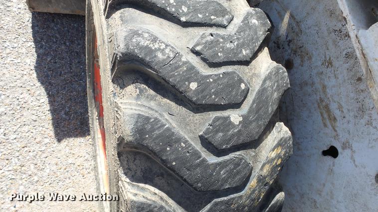 image for item DE7299 2009 Bobcat S205 skid steer