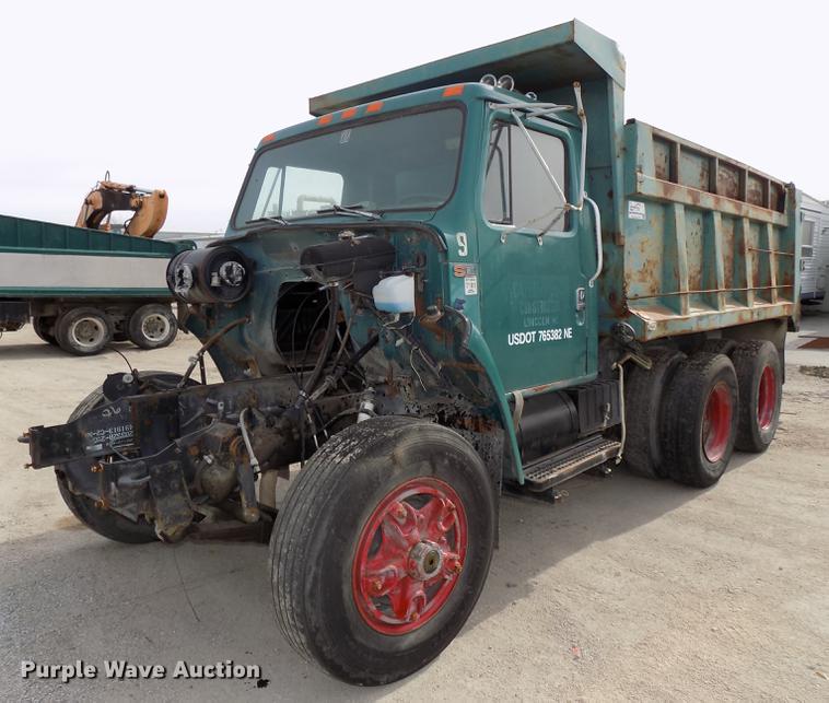 image for item DE7533 1989 International 1954 dump truck