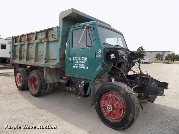 image for item DE7533 1989 International 1954 dump truck