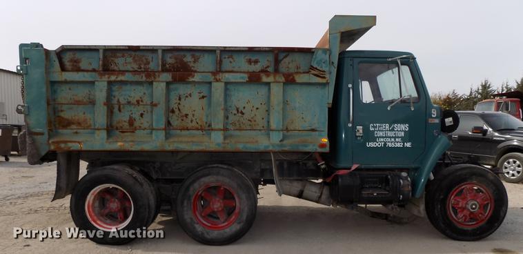 image for item DE7533 1989 International 1954 dump truck