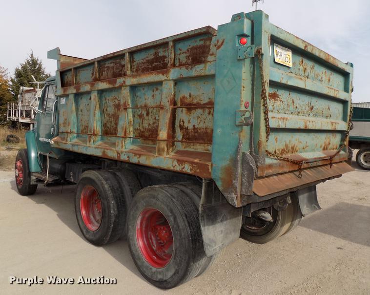image for item DE7533 1989 International 1954 dump truck