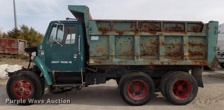 image for item DE7533 1989 International 1954 dump truck