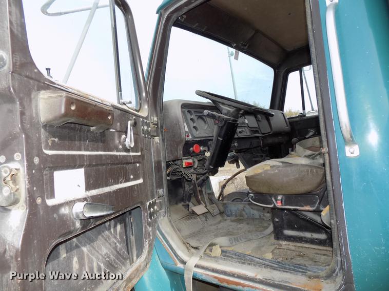 image for item DE7533 1989 International 1954 dump truck