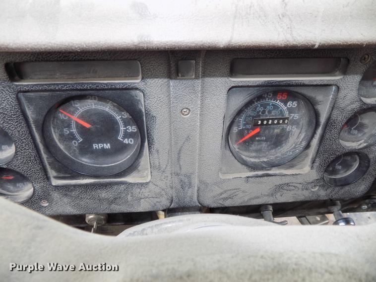 image for item DE7533 1989 International 1954 dump truck