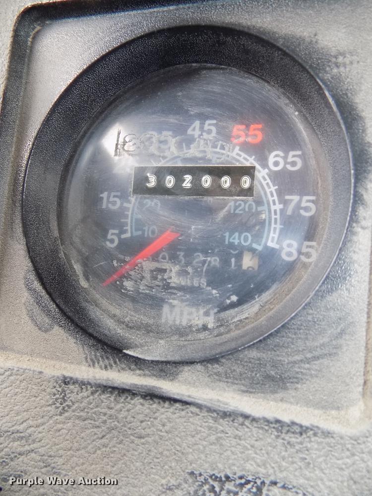 image for item DE7533 1989 International 1954 dump truck