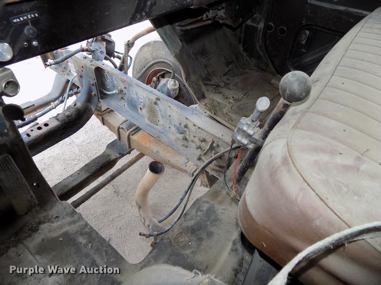 image for item DE7533 1989 International 1954 dump truck