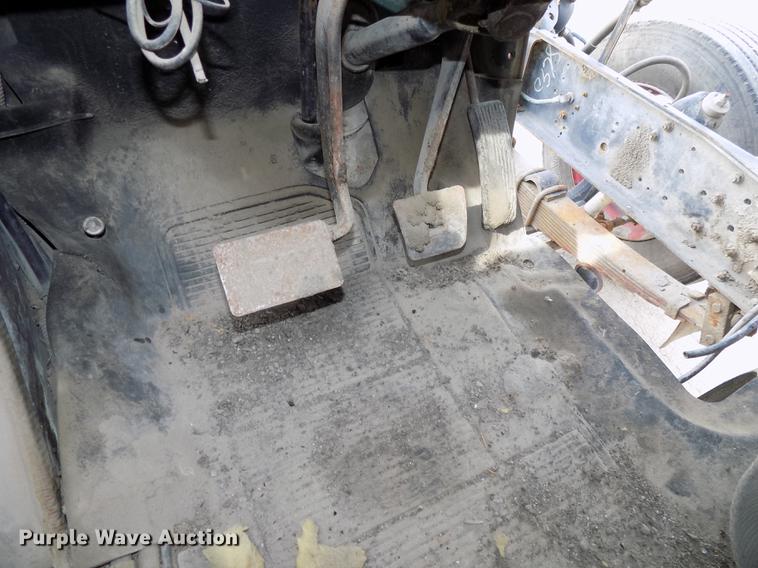 image for item DE7533 1989 International 1954 dump truck