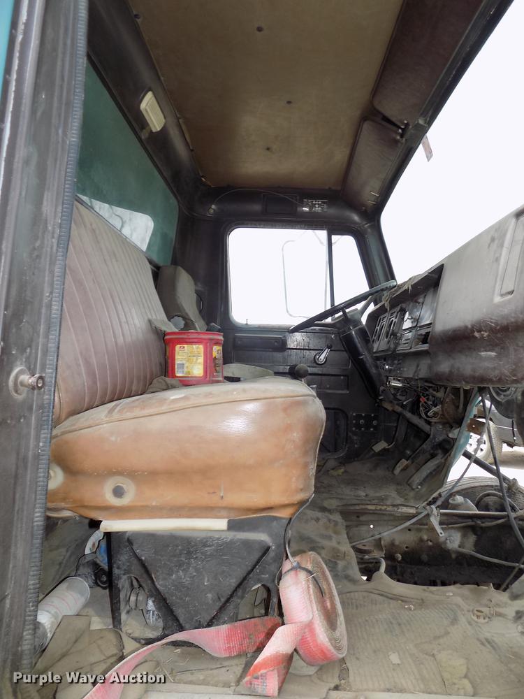 image for item DE7533 1989 International 1954 dump truck