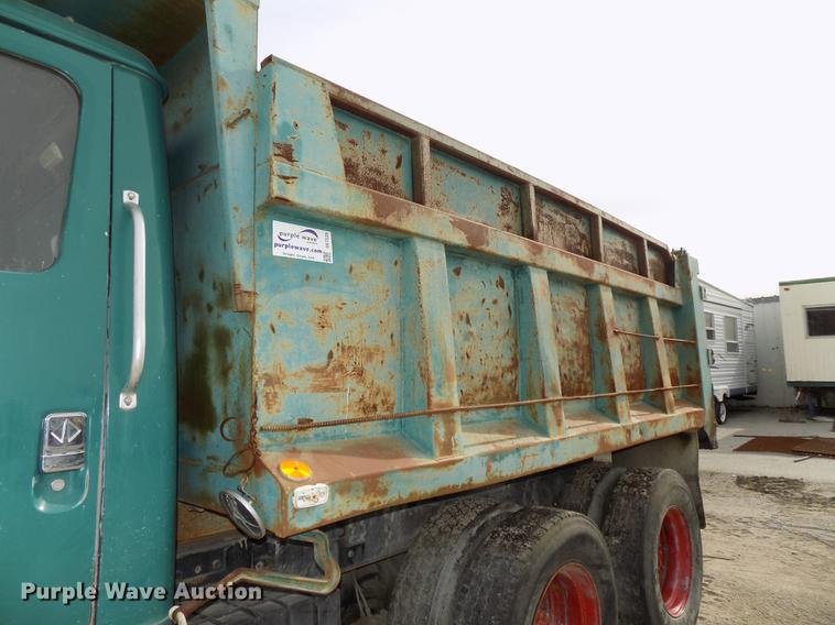 image for item DE7533 1989 International 1954 dump truck