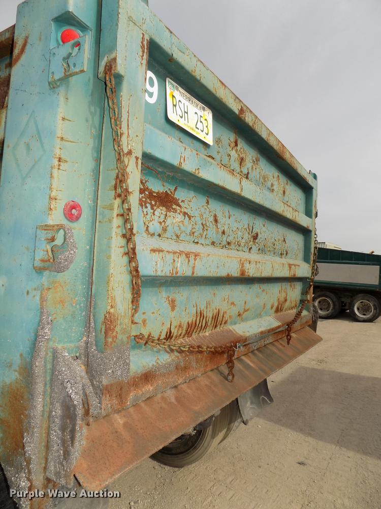 image for item DE7533 1989 International 1954 dump truck