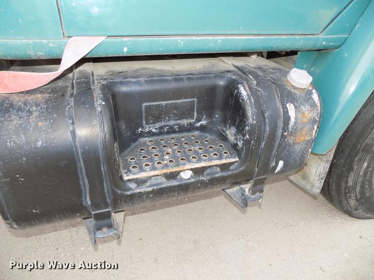 image for item DE7533 1989 International 1954 dump truck