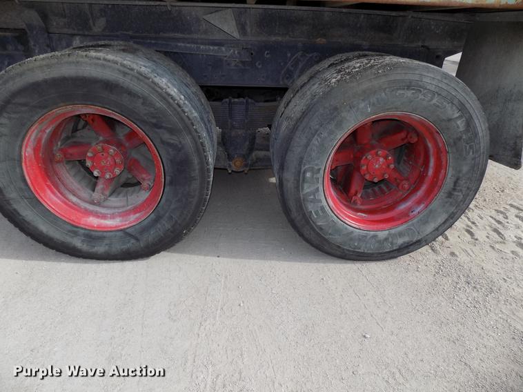 image for item DE7533 1989 International 1954 dump truck