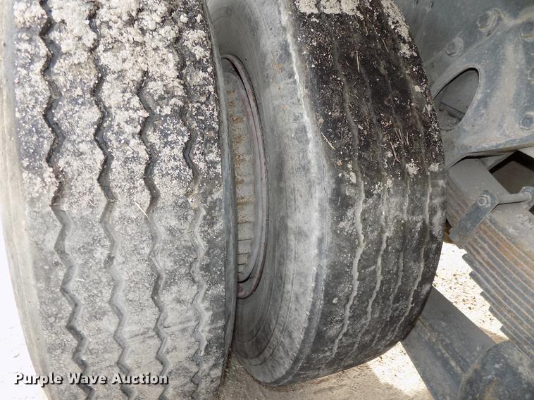 image for item DE7533 1989 International 1954 dump truck