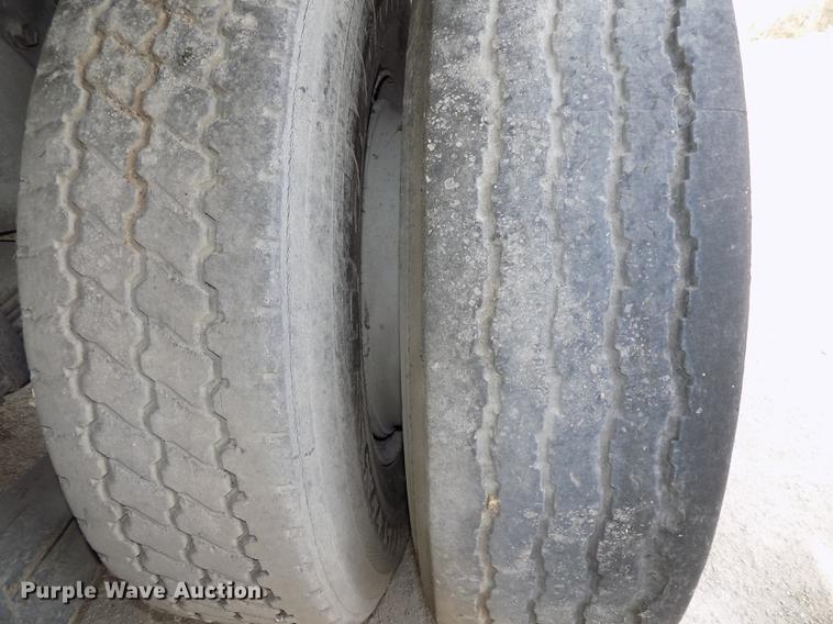 image for item DE7533 1989 International 1954 dump truck