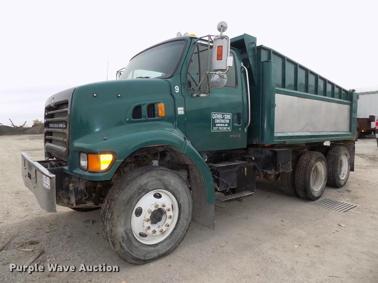 image for item DE7535 2003 Sterling LT7500 dump truck