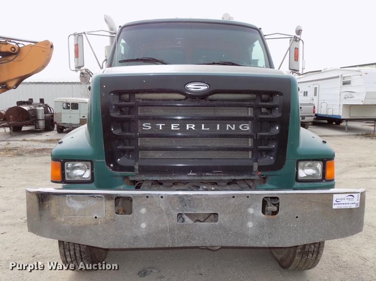 image for item DE7535 2003 Sterling LT7500 dump truck