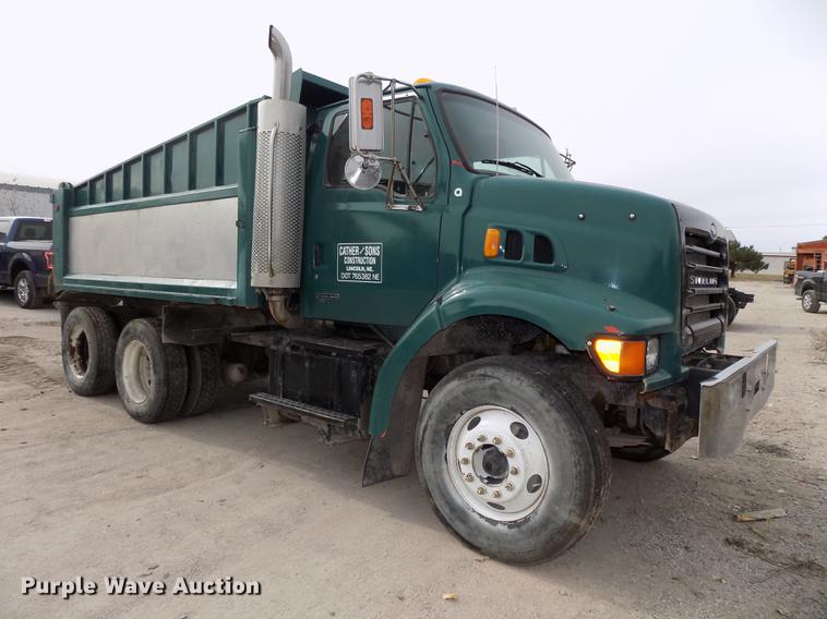 image for item DE7535 2003 Sterling LT7500 dump truck