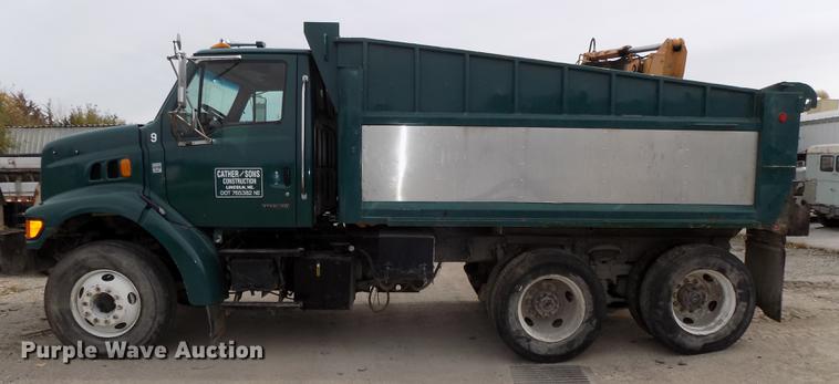 image for item DE7535 2003 Sterling LT7500 dump truck