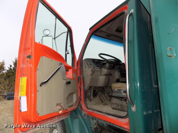 image for item DE7535 2003 Sterling LT7500 dump truck