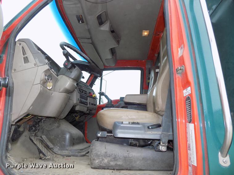 image for item DE7535 2003 Sterling LT7500 dump truck