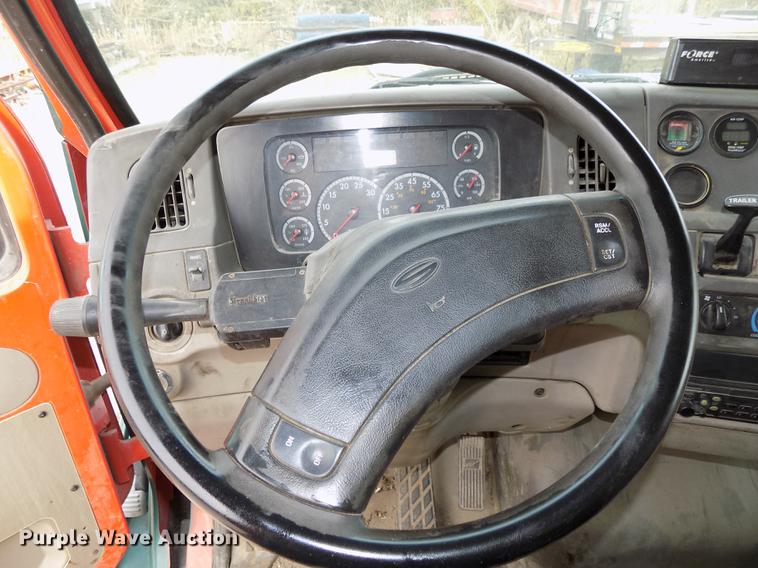 image for item DE7535 2003 Sterling LT7500 dump truck