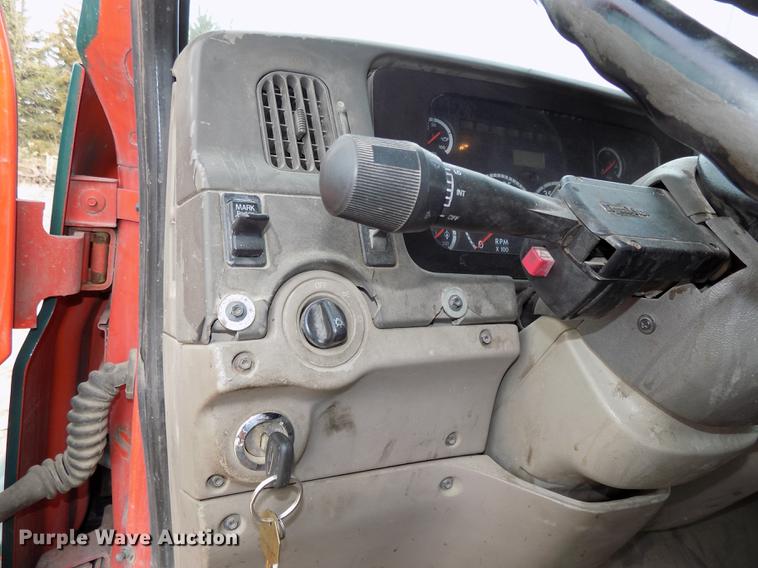 image for item DE7535 2003 Sterling LT7500 dump truck