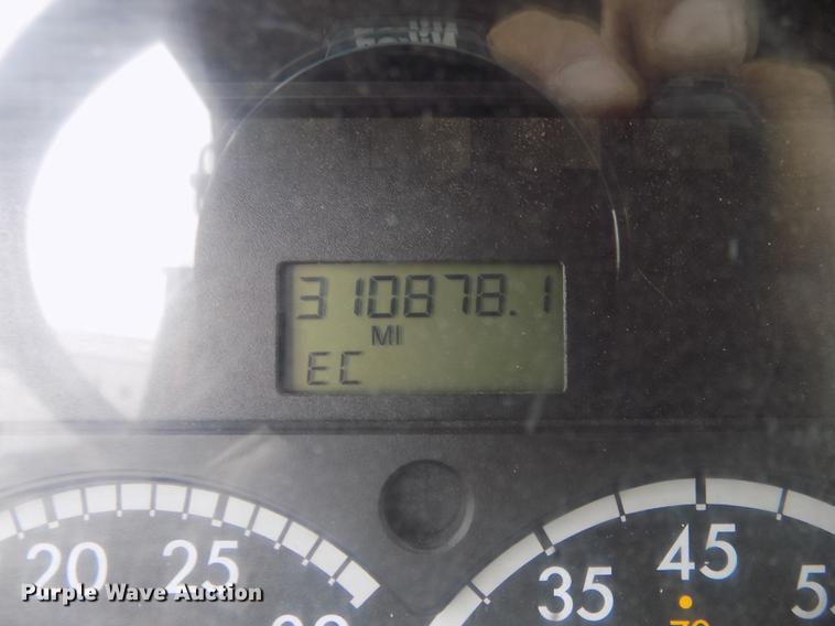 image for item DE7535 2003 Sterling LT7500 dump truck