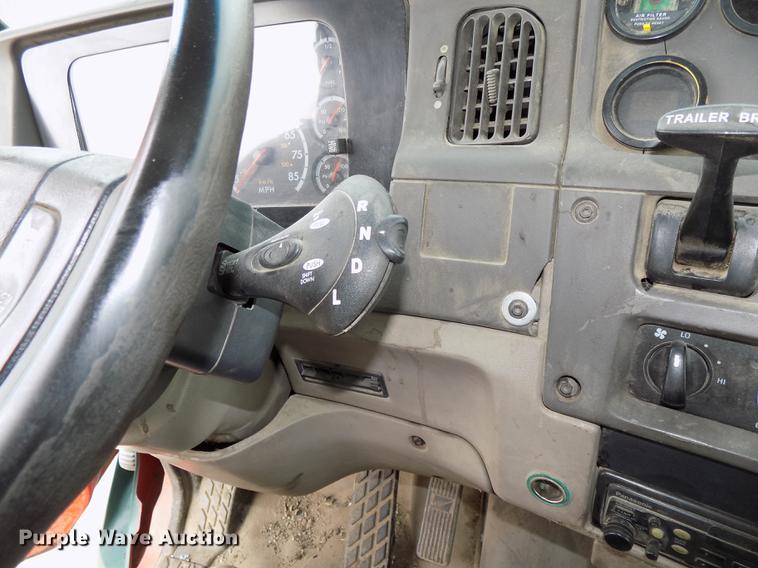 image for item DE7535 2003 Sterling LT7500 dump truck