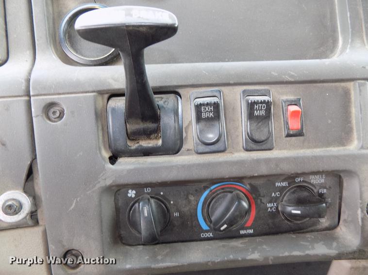 image for item DE7535 2003 Sterling LT7500 dump truck