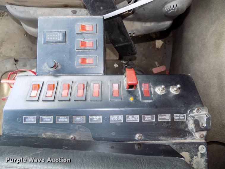 image for item DE7535 2003 Sterling LT7500 dump truck