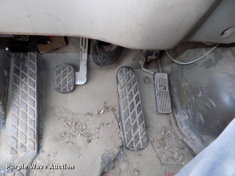 image for item DE7535 2003 Sterling LT7500 dump truck