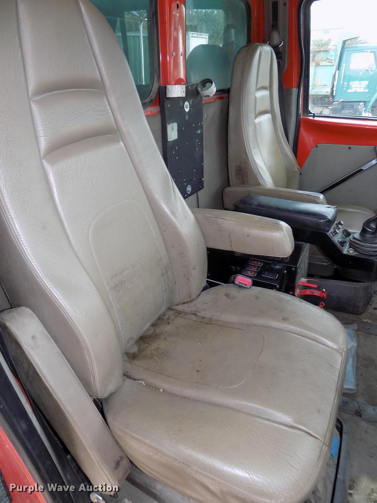 image for item DE7535 2003 Sterling LT7500 dump truck