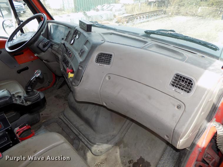 image for item DE7535 2003 Sterling LT7500 dump truck