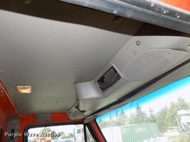 image for item DE7535 2003 Sterling LT7500 dump truck