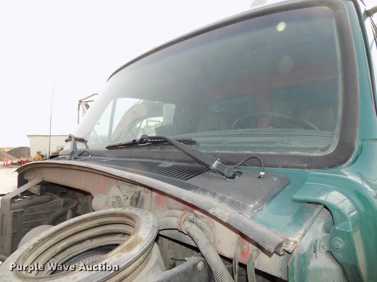 image for item DE7535 2003 Sterling LT7500 dump truck