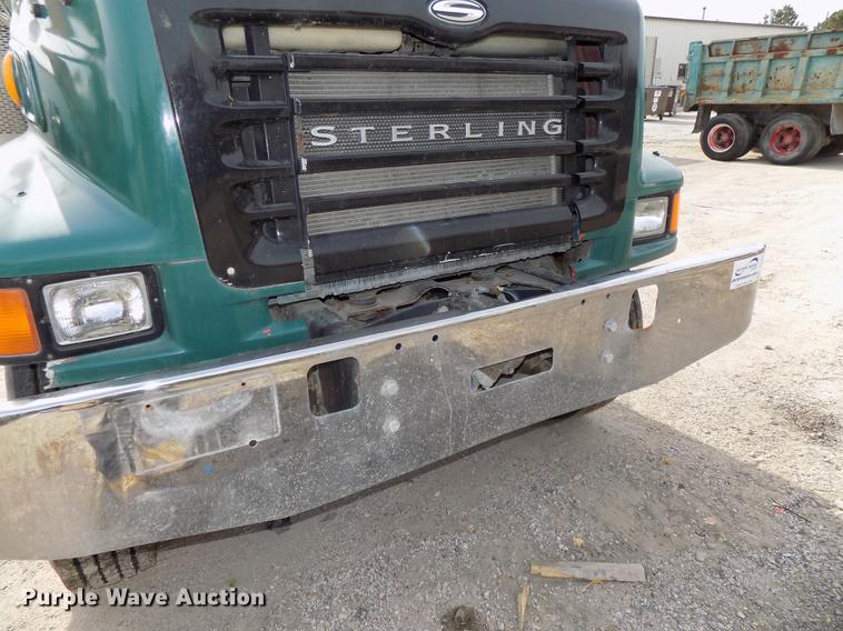 image for item DE7535 2003 Sterling LT7500 dump truck