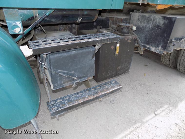 image for item DE7535 2003 Sterling LT7500 dump truck