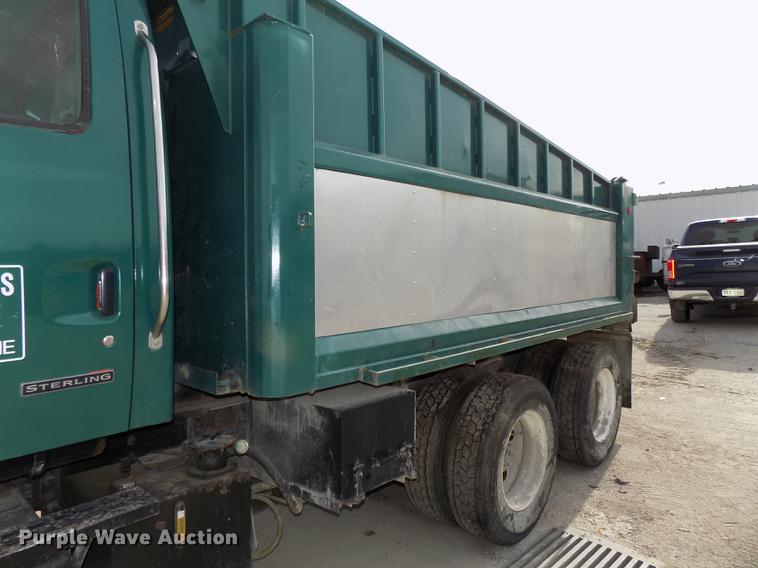 image for item DE7535 2003 Sterling LT7500 dump truck