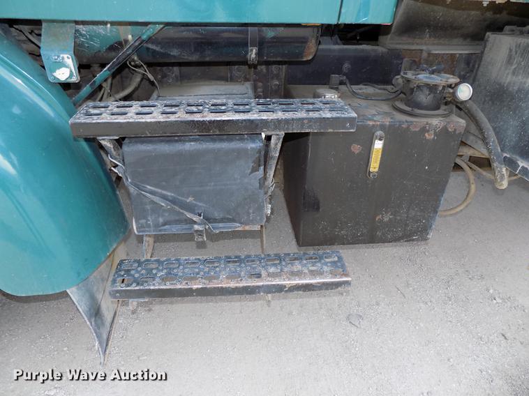 image for item DE7535 2003 Sterling LT7500 dump truck