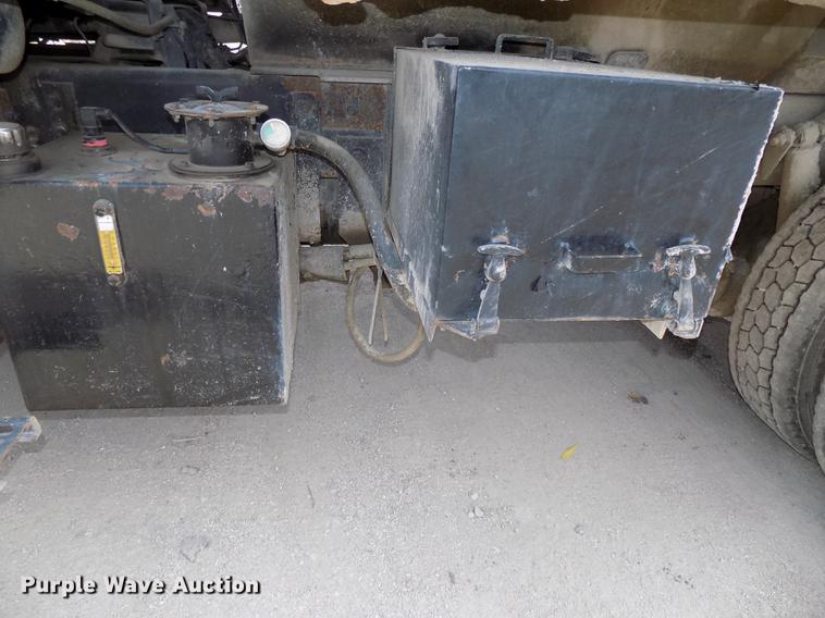 image for item DE7535 2003 Sterling LT7500 dump truck