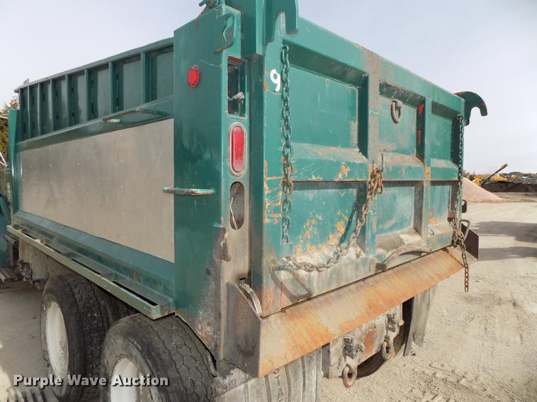image for item DE7535 2003 Sterling LT7500 dump truck